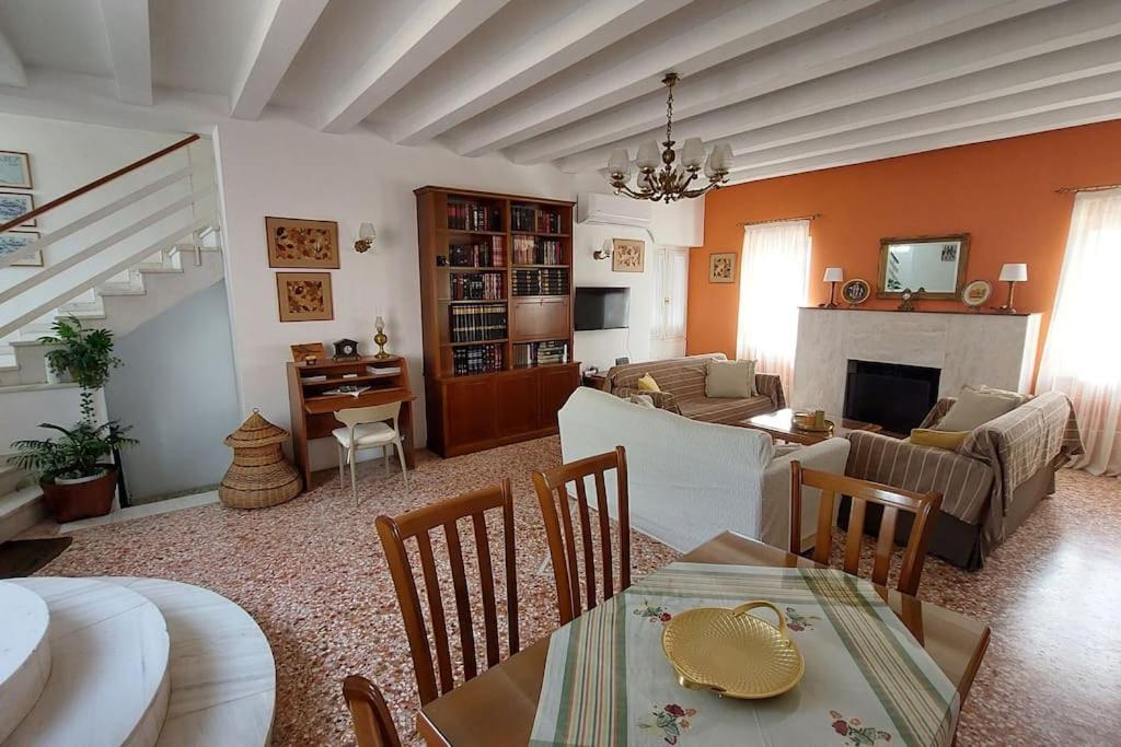 Villa Elea Tolón Eksteriør billede